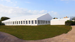 چادر بزرگ برای سازماندهی رویدادها 