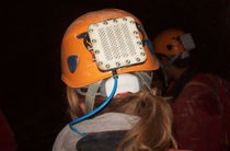 کلاه محافظ| دارای چراغ| دارای سلول سوختی| برای غارشناسی