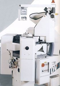 دستگاه خودکار تولید دکمه