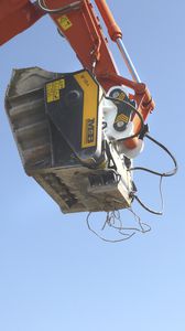 جدا کننده الکترو مغناطیسی با باکت  سنگ شکن